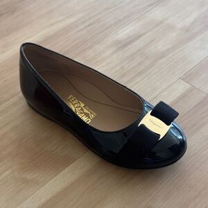 Toddler girls Ferragamo Black Patent Leather Ballerinas with Vara Bow